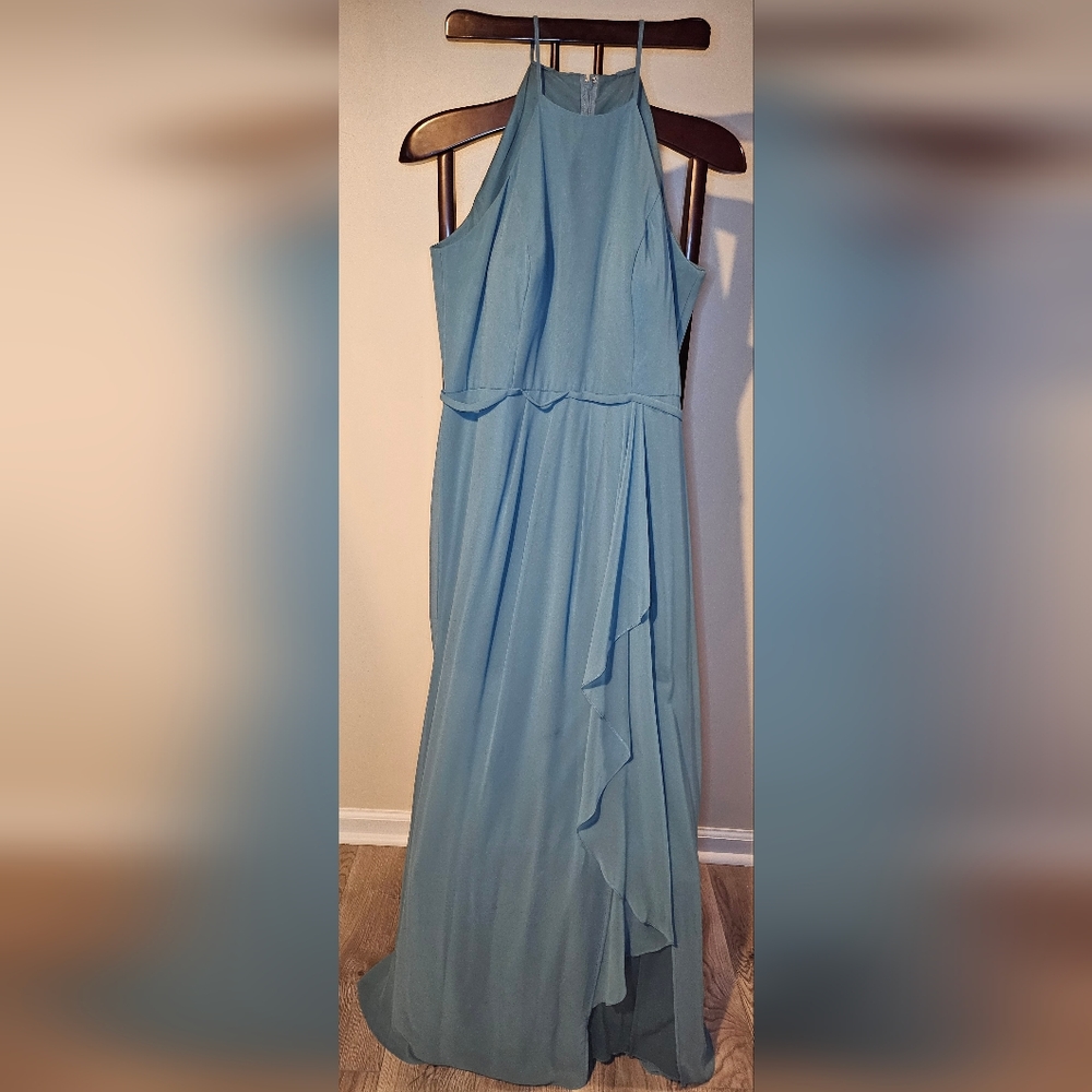 Beautiful Formal Dress - Picture 2 of 4